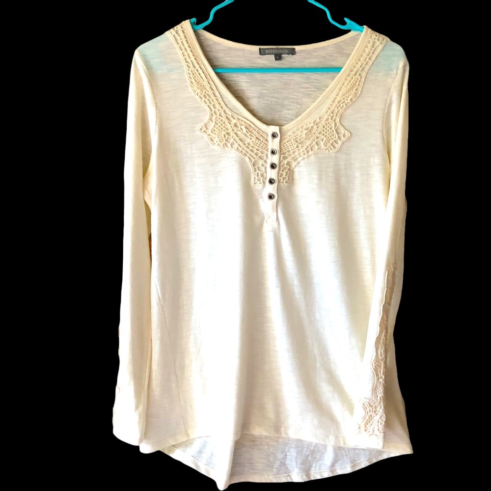 Retro-ology Cream Henley Boho Blouse. Crocheted Lace Detailing. Size Small